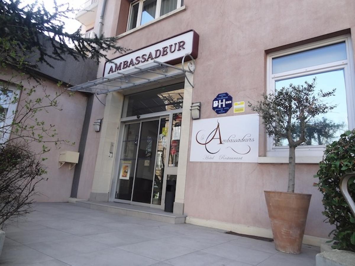 Hotel Les Ambassadeurs Saint-Chamond Exterior foto